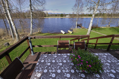  Terrasse mit Blick auf den See