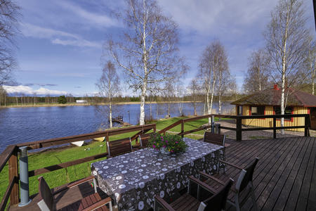  Terrasse mit Blick auf den See