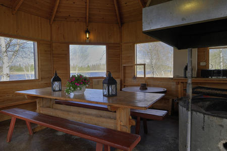  Ess -& Grillbereich Hütte