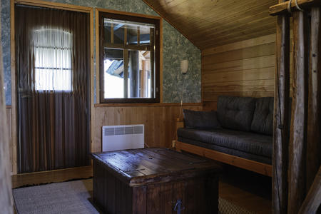  Schlafbereich oben mit Sofa und Tisch