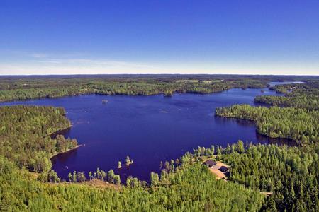 Blick auf den See und das Mökki