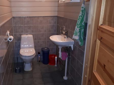 WC mit Waschbecken