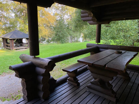 Terrasse mit Blick auf den See